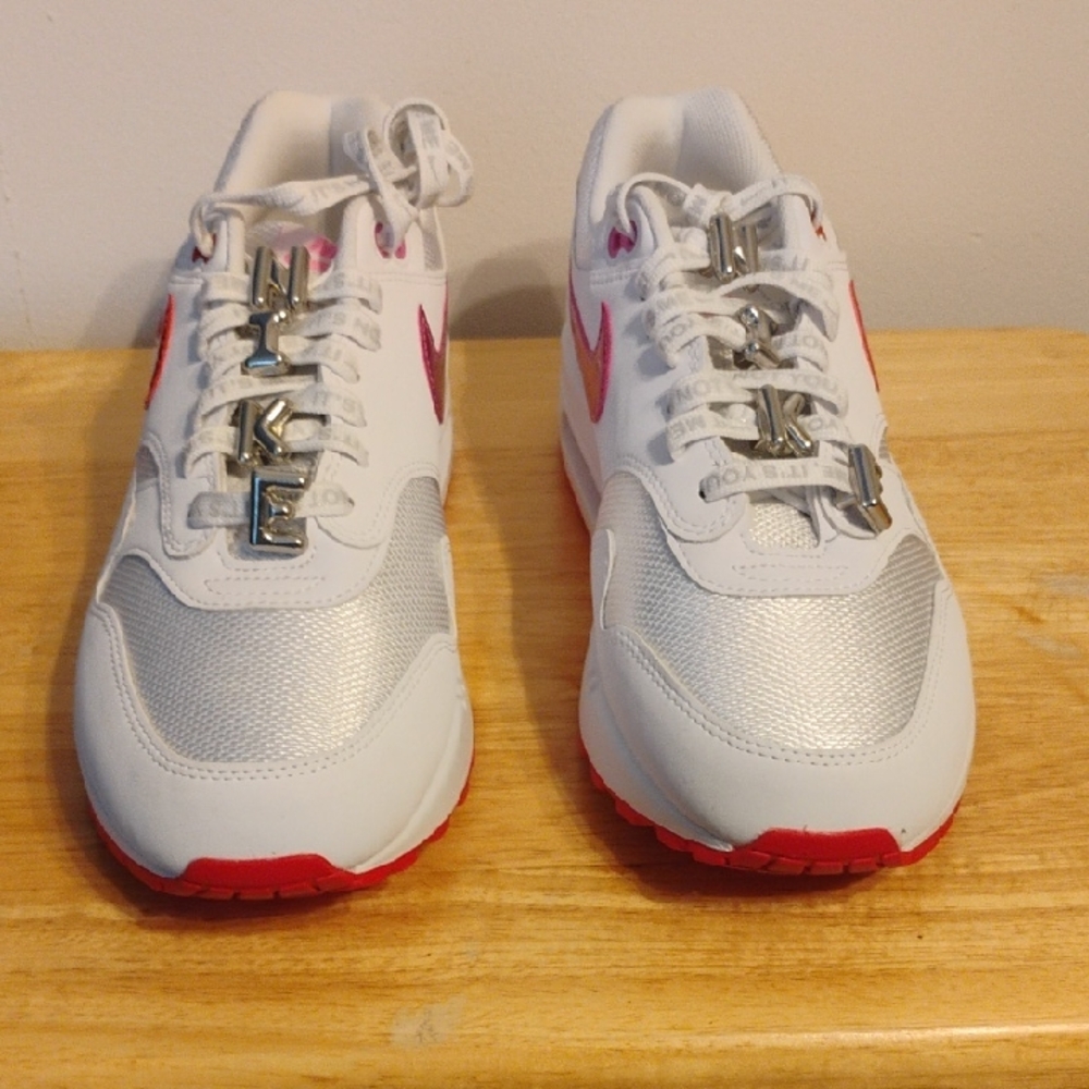 New Nike White and Pink  Sneakers with Silver Accents Mens 10/ Or Women's 11
